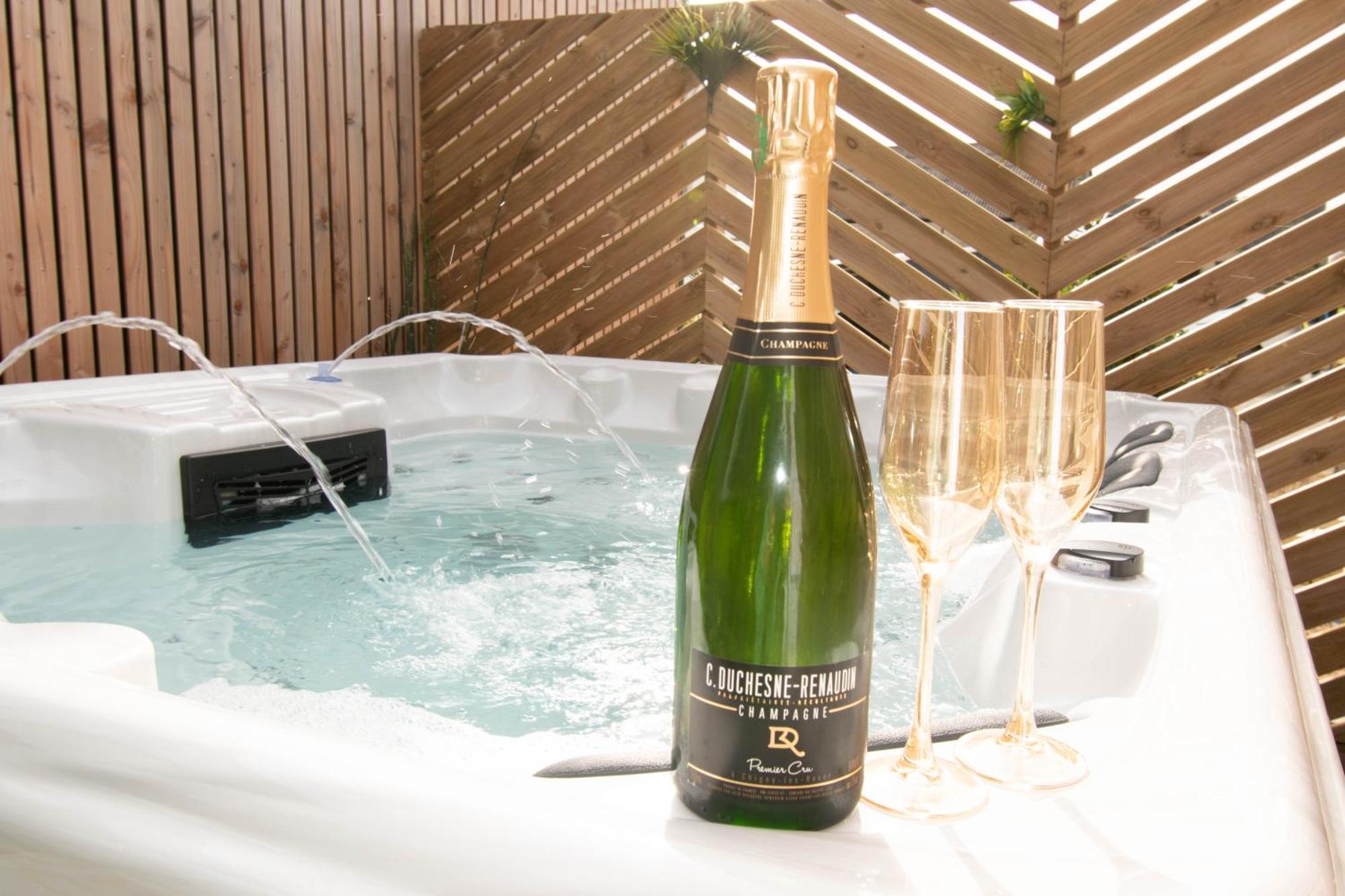Studio Les 2 Fees - Jacuzzi - Deco Feerique Montfort-sur-Meu Exterior photo