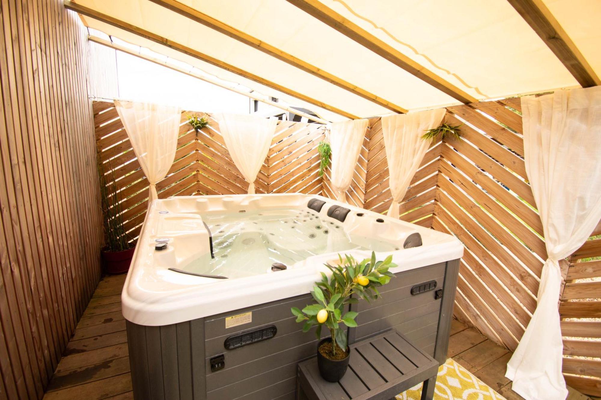 Studio Les 2 Fees - Jacuzzi - Deco Feerique Montfort-sur-Meu Exterior photo