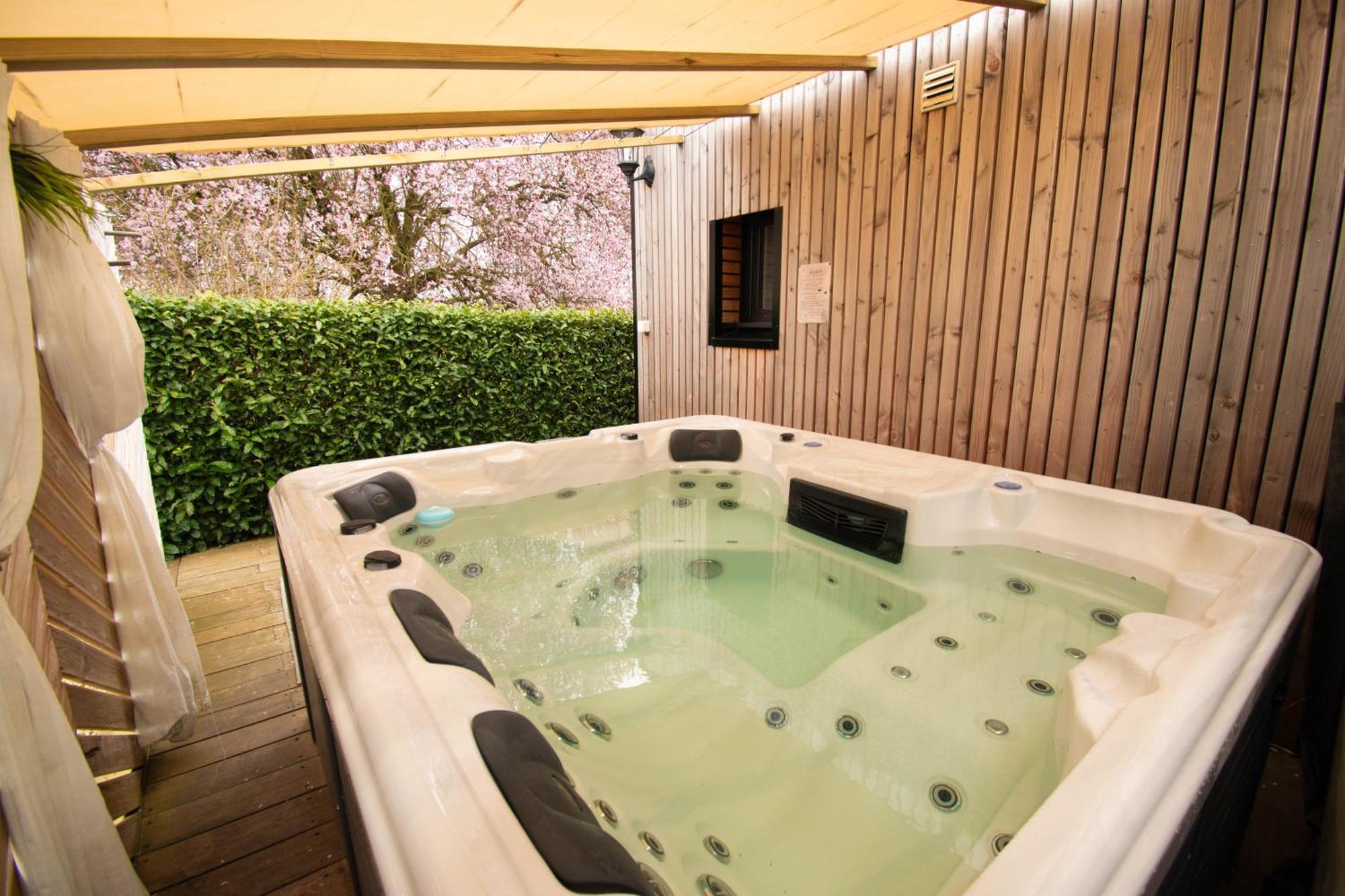Studio Les 2 Fees - Jacuzzi - Deco Feerique Montfort-sur-Meu Exterior photo