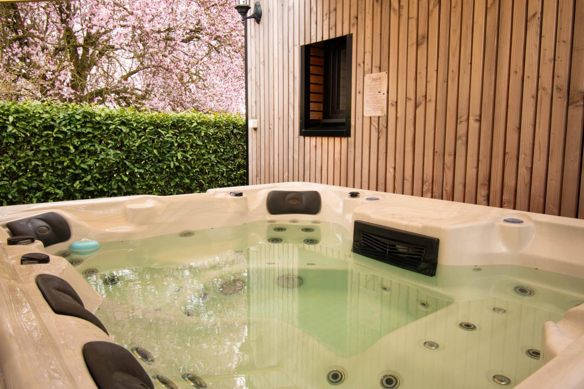 Studio Les 2 Fees - Jacuzzi - Deco Feerique Montfort-sur-Meu Exterior photo